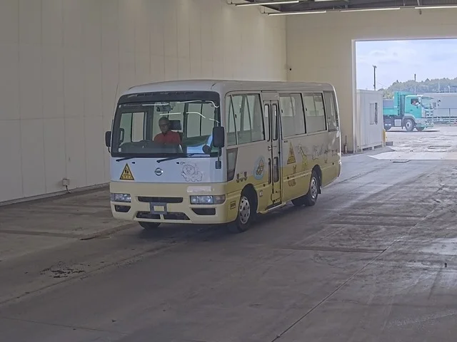 Nissan CIVILIAN — фото 1