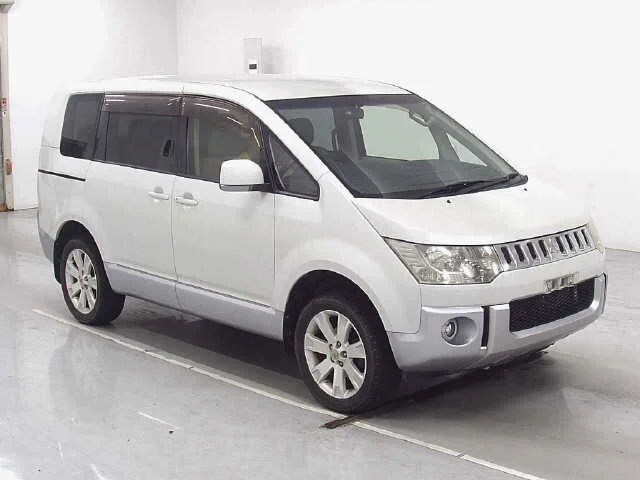 Mitsubishi DELICA D5