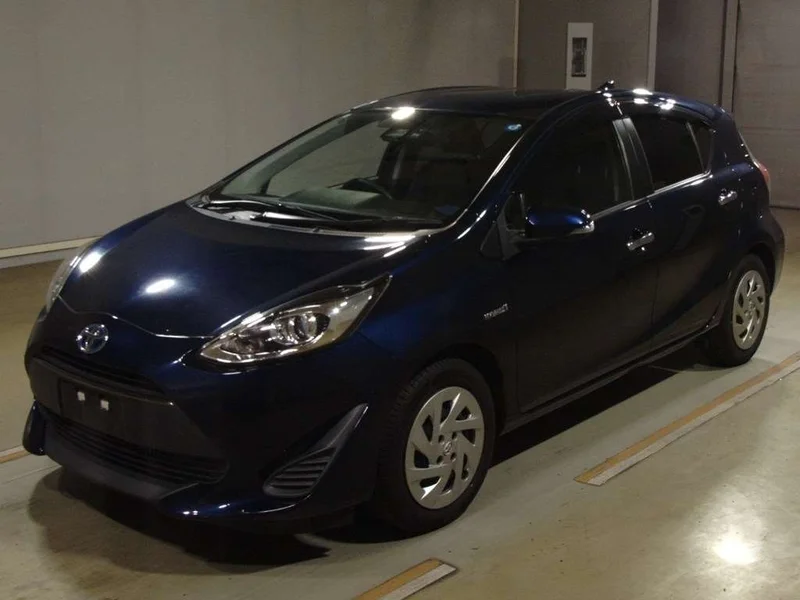 Toyota AQUA — фото 1