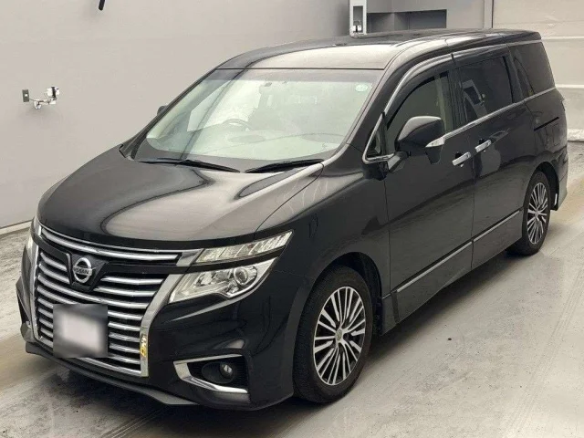 Nissan ELGRAND — фото 1