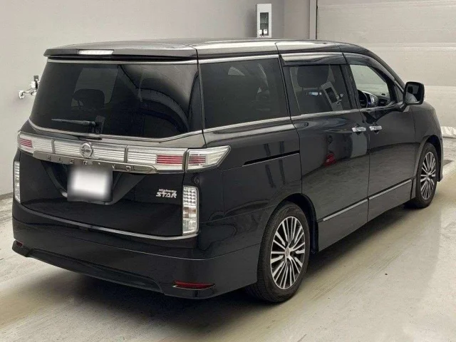 Nissan ELGRAND — фото 2