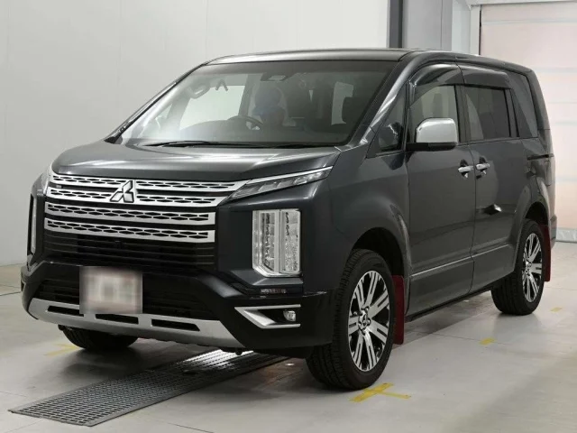 Mitsubishi DELICA D5 — фото 1
