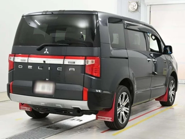 Mitsubishi DELICA D5 — фото 2
