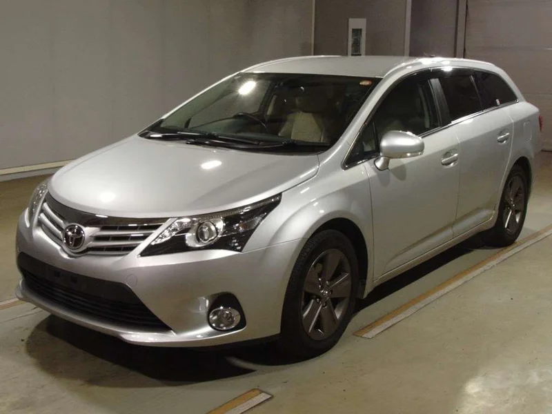Toyota AVENSIS WAGON — фото 1
