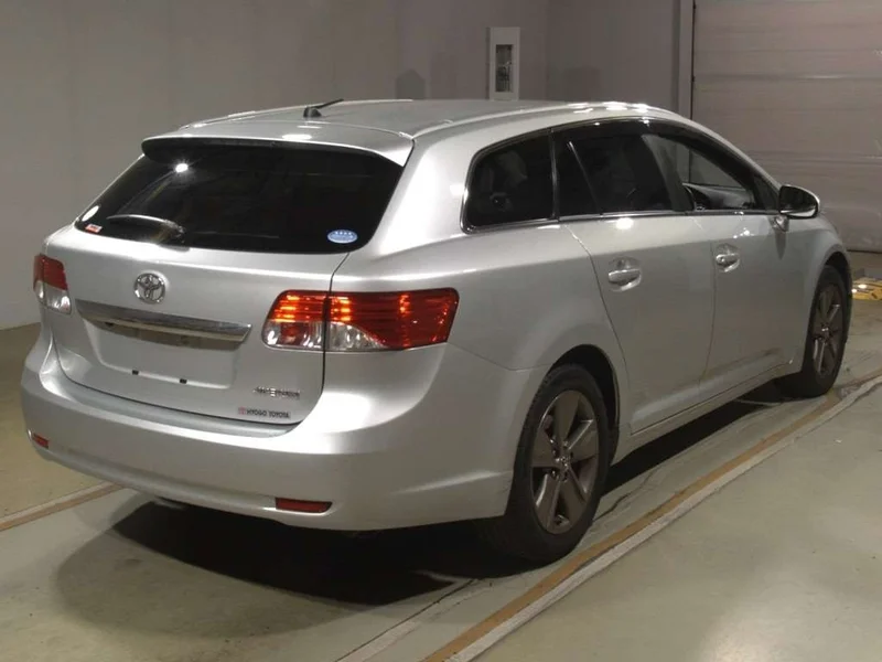 Toyota AVENSIS WAGON — фото 2