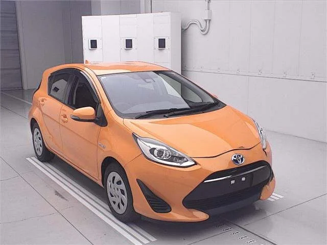 Toyota AQUA — фото 1