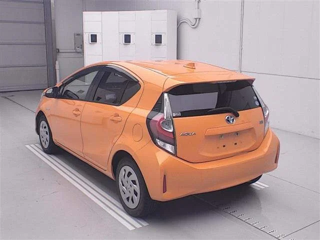 Toyota AQUA — фото 2
