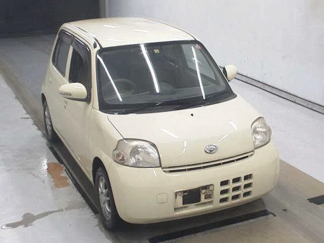 Daihatsu ESSE