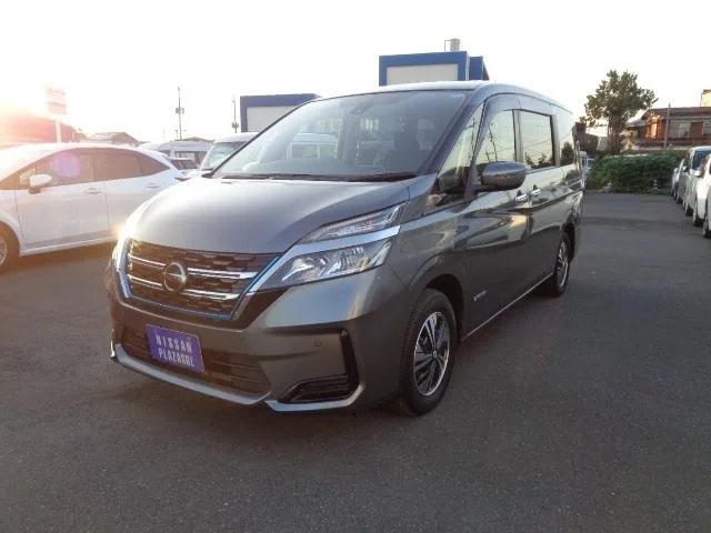 Nissan SERENA — фото 1