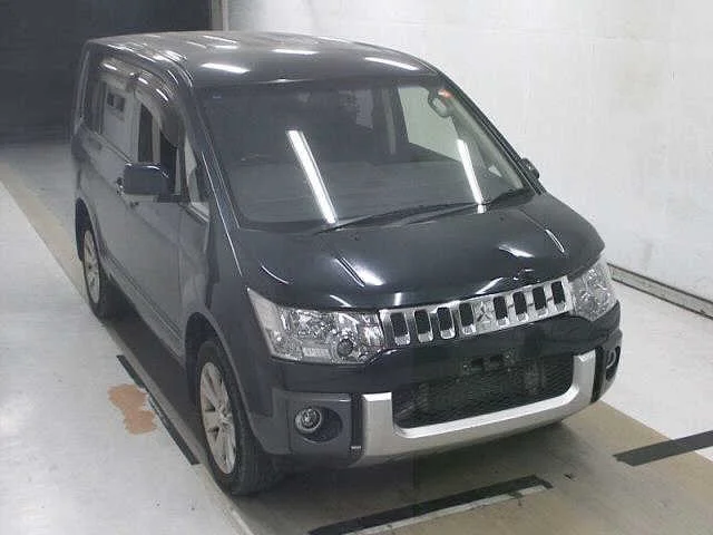 Mitsubishi DELICA — фото 1