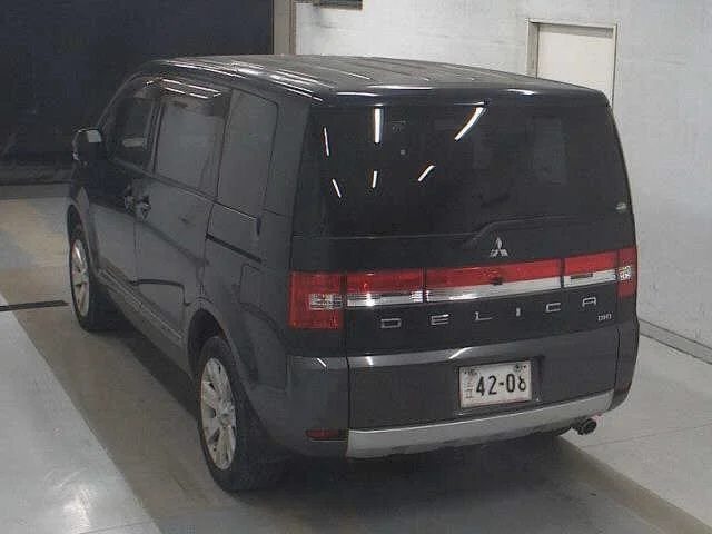 Mitsubishi DELICA — фото 2