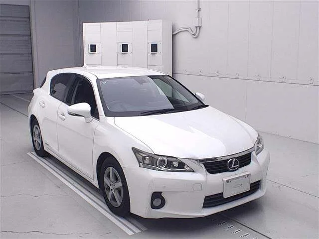 Lexus CT — фото 1