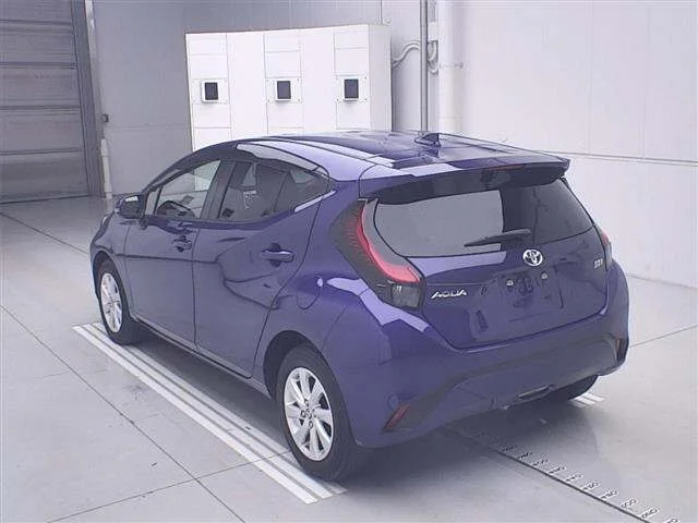 Toyota AQUA — фото 2