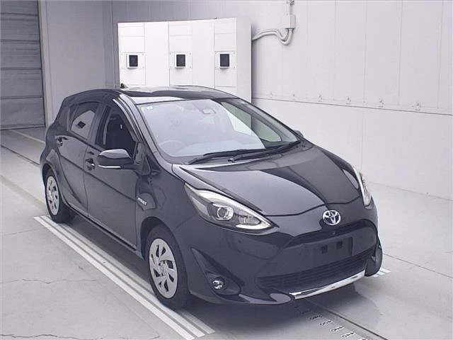 Toyota AQUA — фото 1