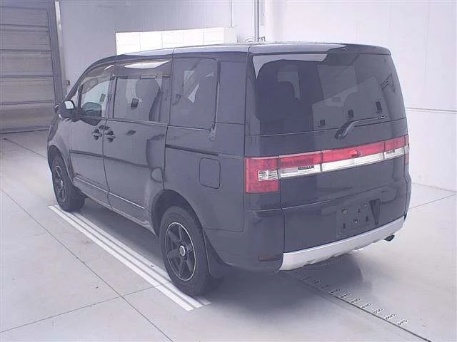Mitsubishi DELICA D5 — фото 2