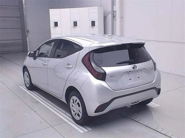 Toyota AQUA — фото 2