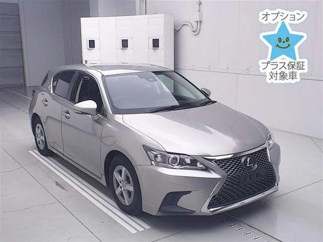 Lexus CT — фото 1