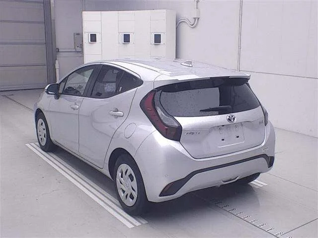 Toyota AQUA — фото 2