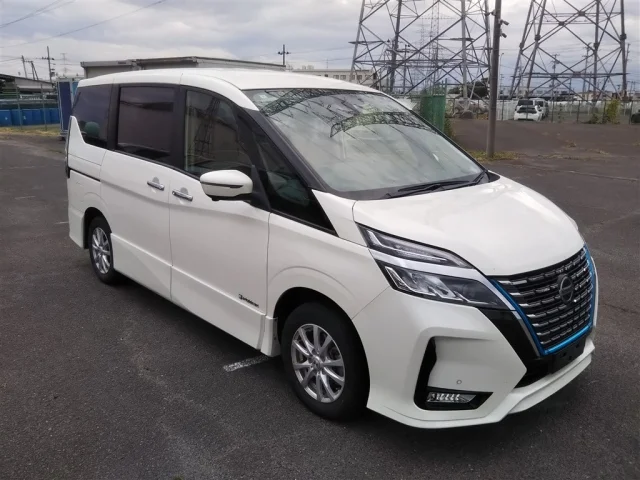 Nissan SERENA — фото 1
