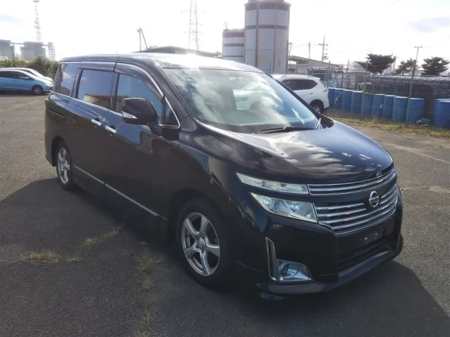 Nissan ELGRAND — фото 1