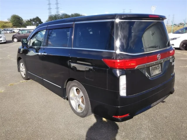 Nissan ELGRAND — фото 2