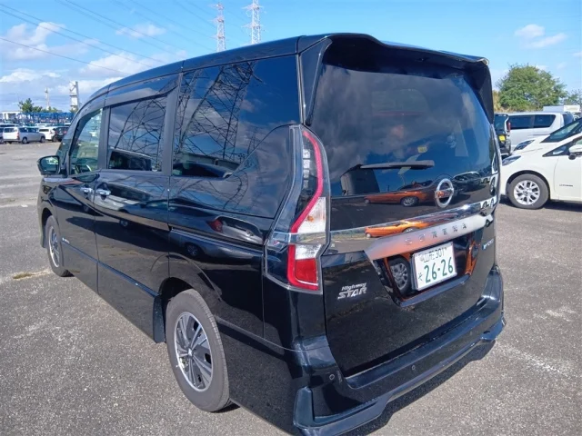 Nissan SERENA — фото 2