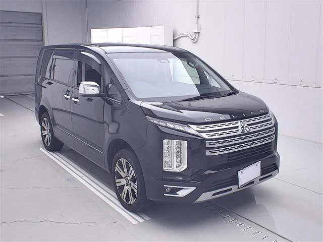 Mitsubishi DELICA D5 — фото 1