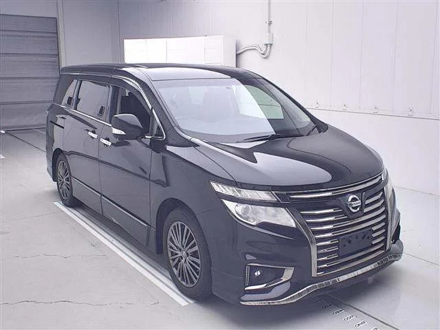 Nissan ELGRAND — фото 1