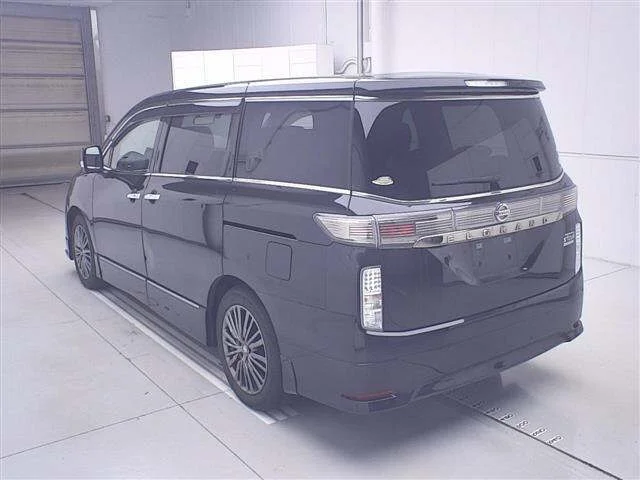 Nissan ELGRAND — фото 2