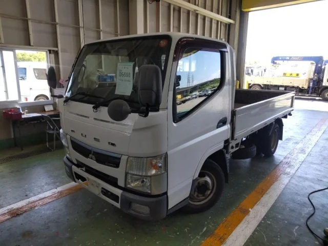 Mitsubishi CANTER — фото 1