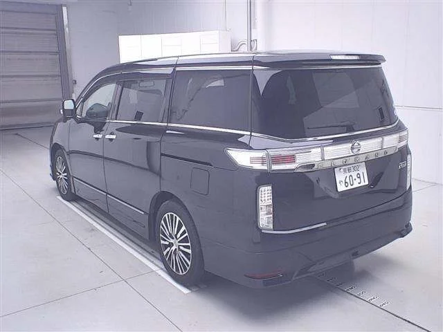 Nissan ELGRAND — фото 2