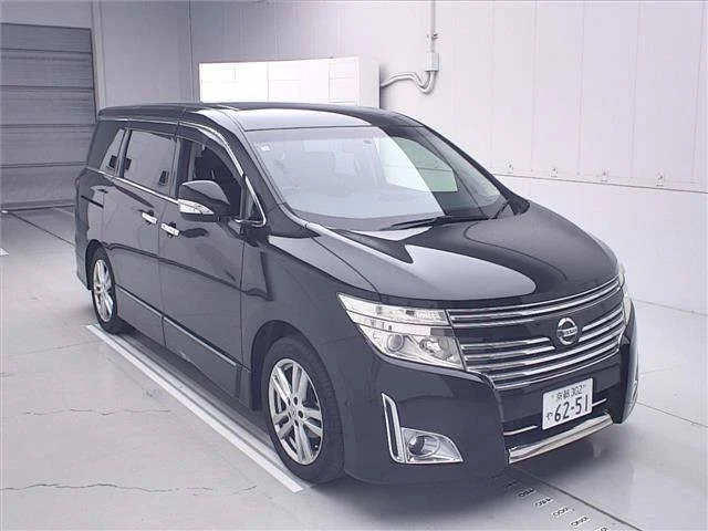 Nissan ELGRAND — фото 1