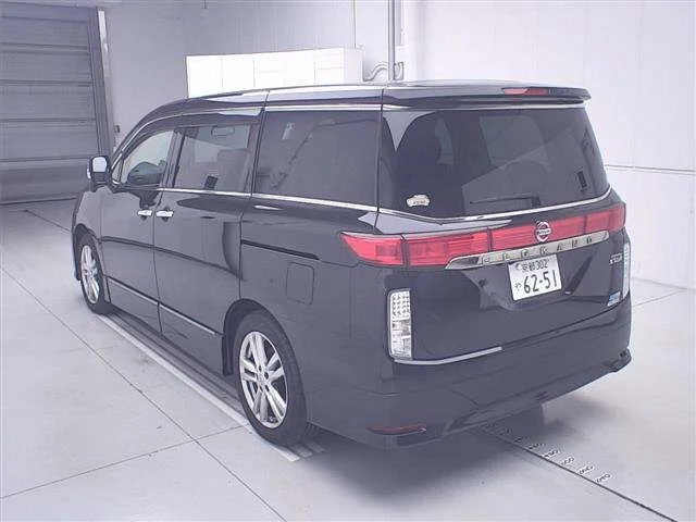 Nissan ELGRAND — фото 2