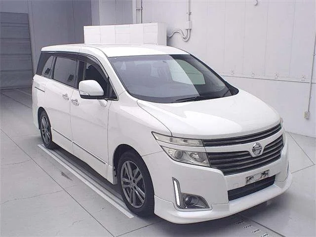 Nissan ELGRAND — фото 1