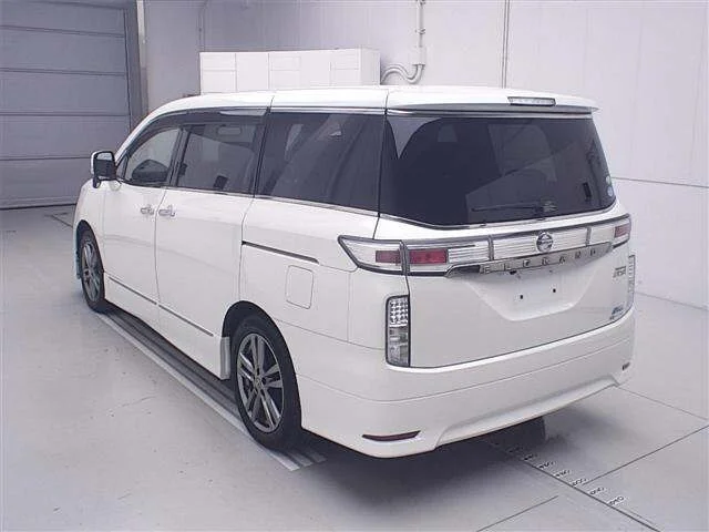 Nissan ELGRAND — фото 2