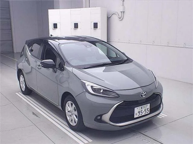 Toyota AQUA — фото 1