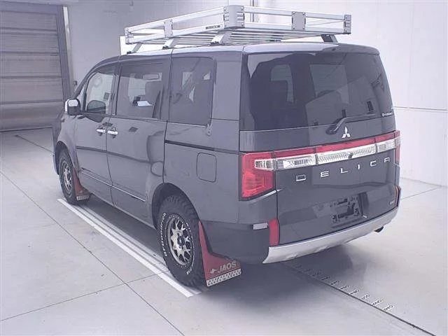 Mitsubishi DELICA D5 — фото 2
