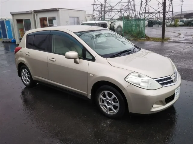 Nissan TIIDA — фото 1