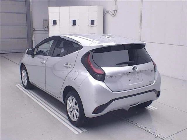 Toyota AQUA — фото 2
