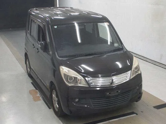 Mitsubishi DELICA D2 — фото 1