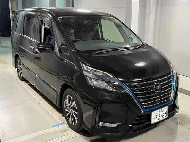 Nissan SERENA — фото 1
