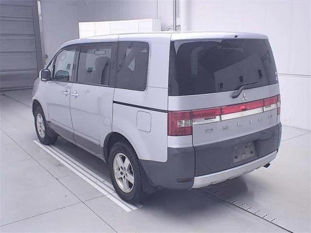 Mitsubishi DELICA D5 — фото 2