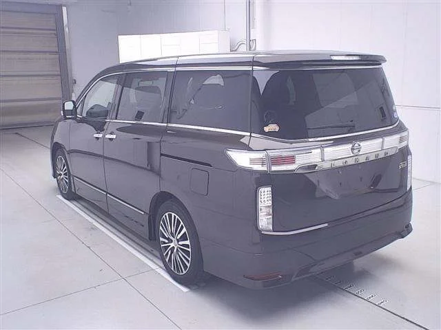 Nissan ELGRAND — фото 2
