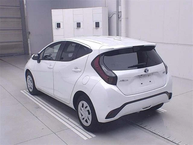 Toyota AQUA — фото 2
