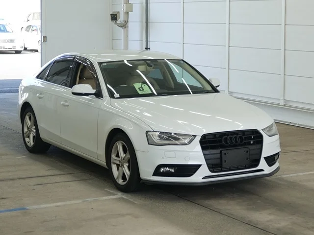 Audi A4 — фото 1