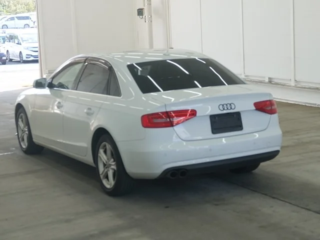 Audi A4 — фото 2