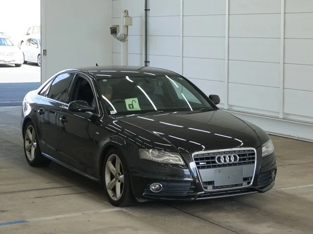 Audi A4 — фото 1