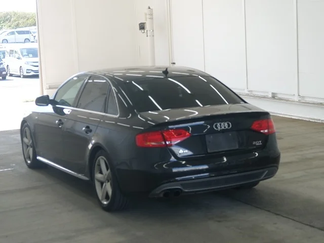Audi A4 — фото 2