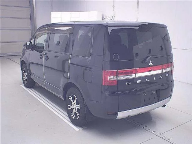Mitsubishi DELICA D5 — фото 2