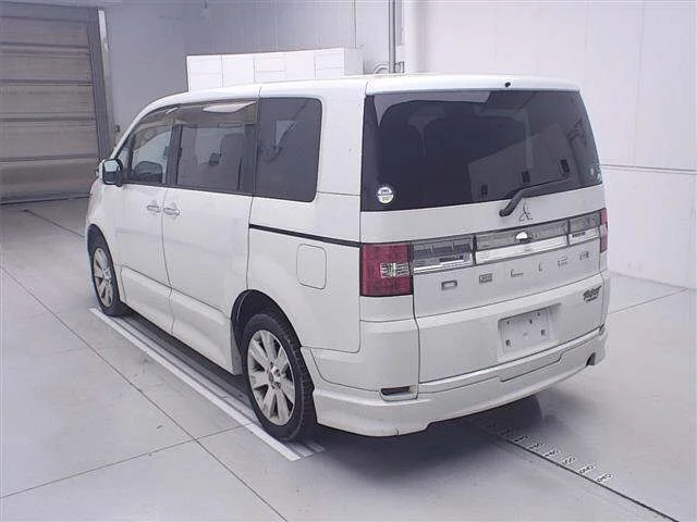 Mitsubishi DELICA D5 — фото 2